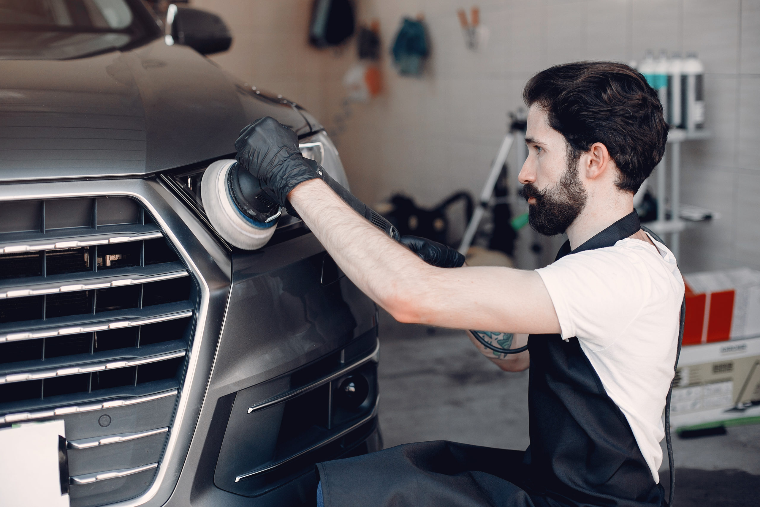 Under detailing. Car Washer man.